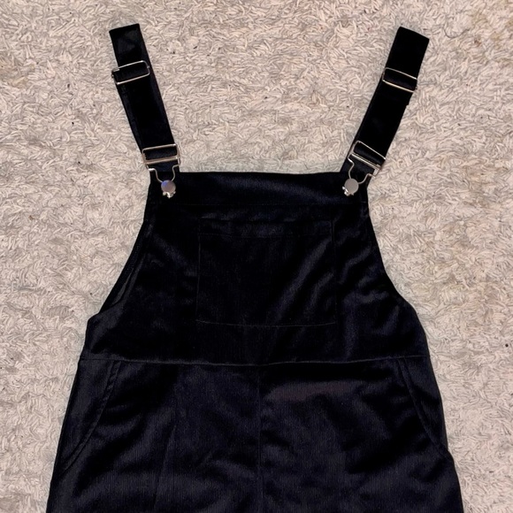 Black velvet overall dress - Picture 2 of 3